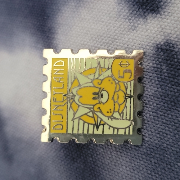 Set of 4 Disney Pins for Trading, Donald Duck, Pluto, Goofy, and Freddie the Bat - Picture 2 of 6